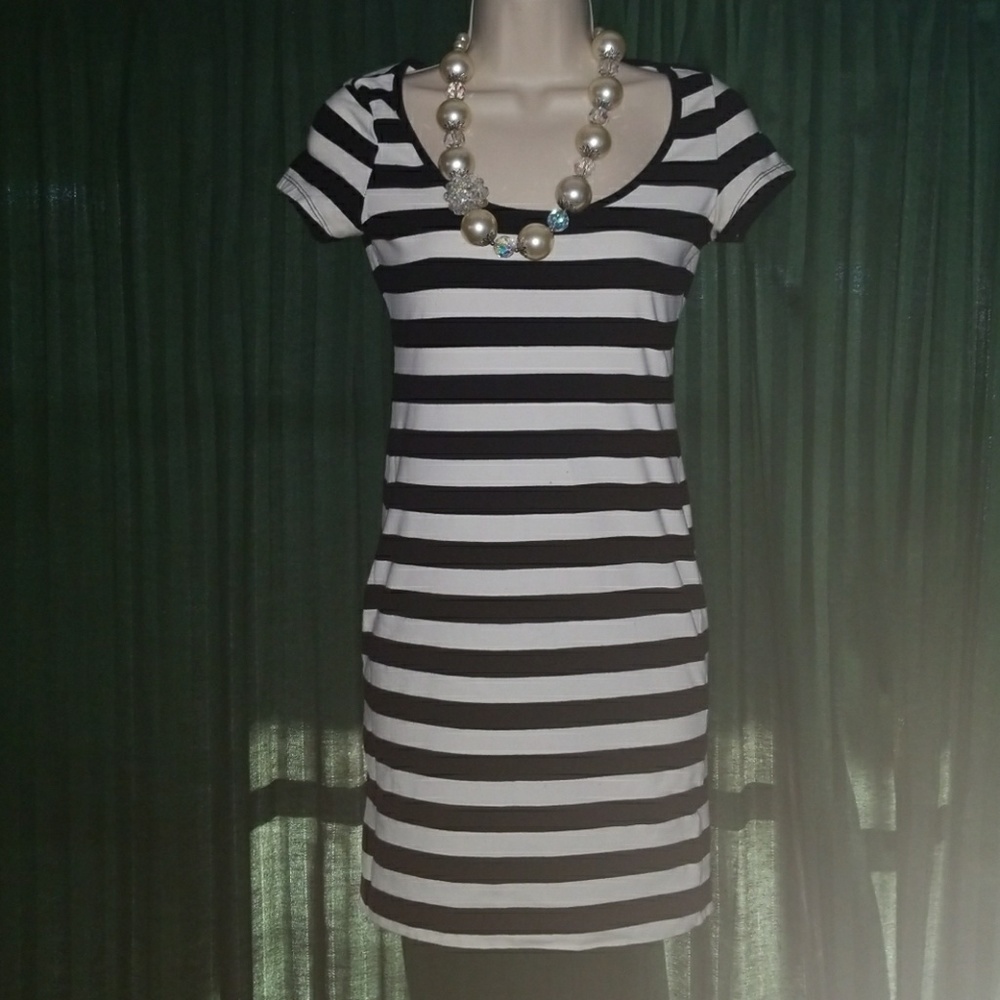 Basic H&M black and white striped dress